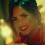 Luis-Fonsi-Demi-Lovato-Echame-La-Culpa-14