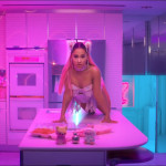 Ariana-Grande-7-rings-06