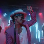 Mark-Ronson—Uptown-Funk-10