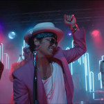 Mark-Ronson—Uptown-Funk-10