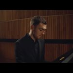 Clean-Bandit—Symphony-(feat.-Zara-Larsson)-004