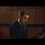 Clean-Bandit—Symphony-(feat.-Zara-Larsson)-004