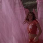 Shakira—Hips-Don’t-Lie-ft.-Wyclef-Jean-005