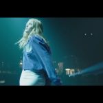 Shawn-Mendes—There’s-Nothing-Holdin’-Me-Back-003