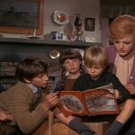 Bedknobs-and-Broomsticks-010